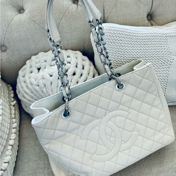 Caviar Quilted Grand Shopping Tote GST White - Picture 2 of 13
